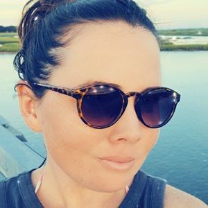 Meet your Posher, Claudia